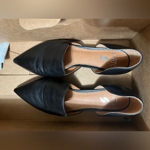 Stylish comfortable black flats